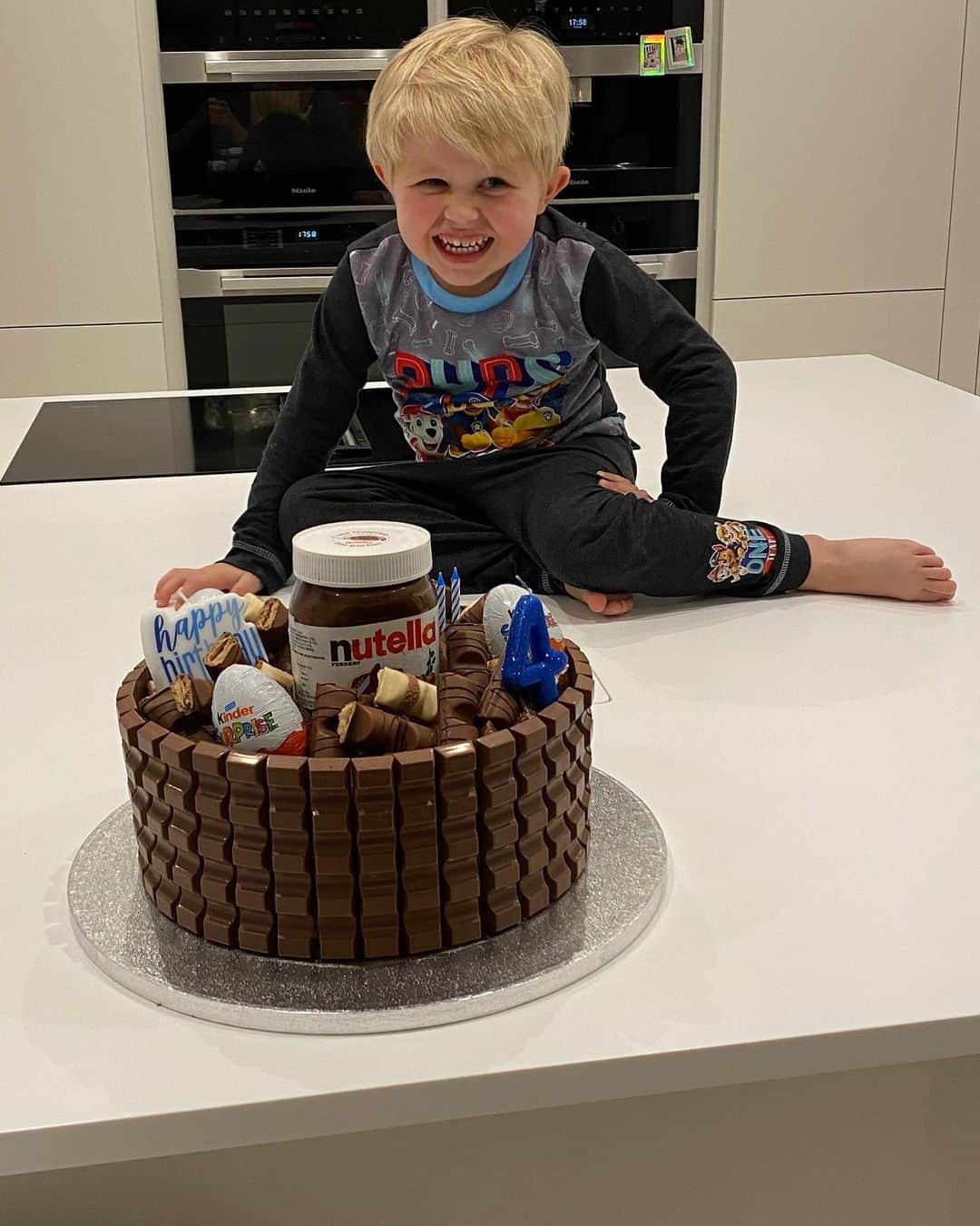 ケヴィン・デ・ブライネのインスタグラム：「This little man is already 4 years old.  How quick it goes 😍 love you my big boy @lacroixmichele」