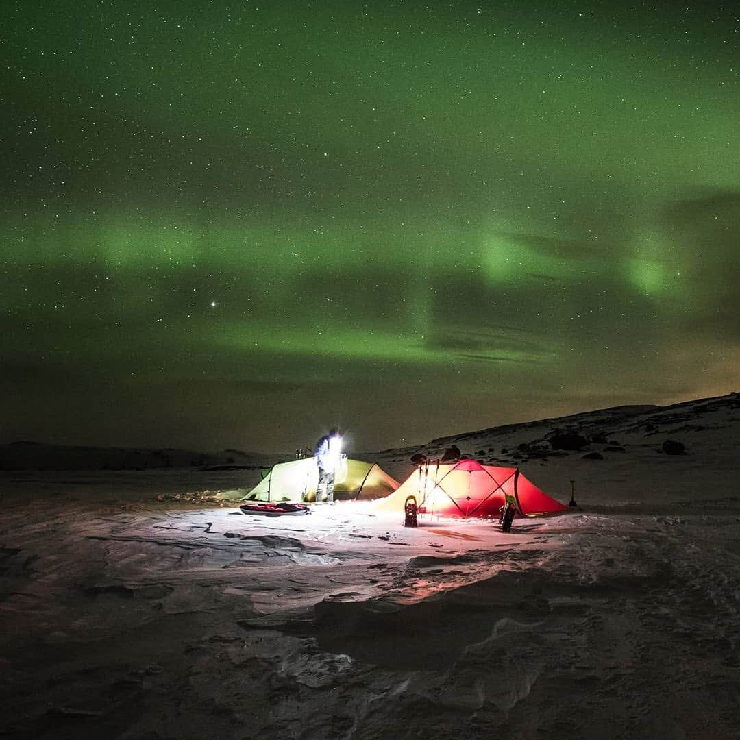 Ricoh Imagingさんのインスタグラム写真 - (Ricoh ImagingInstagram)「Amazing pic from our #teampentax fan! Posted @withregram • @s.m.theisen He switched on the headlamp at just the right moment for a fragment of the exposure which served therefore as a flash! What should only serve to check the settings has become one of my favorite pictures of this tour with this #photobomb by @bastianalbeck I promise this is the last Northern Lights picture for a while ... Shot with a s Pentax Kp and the 11-18 f2.8.  #ig_auroraborealis #auroraborealblog  #auroraborealis  #northernlightsphotos  #northernlights #astrolandscape  #astrophotography  #neuehorizonte  #dovrefjell  #hillebergthetentmaker  #artofvisuals  #visitnorway  #nasjonalparkriket  #norgefoto  #utno #roamtheplanet  #neverstopexploring  #norway #acquarium_of_stars  #bestofnorway #friendshipgoals  #pentaxians  #pentax #alwayswithyou」3月11日 3時55分 - ricohpentax