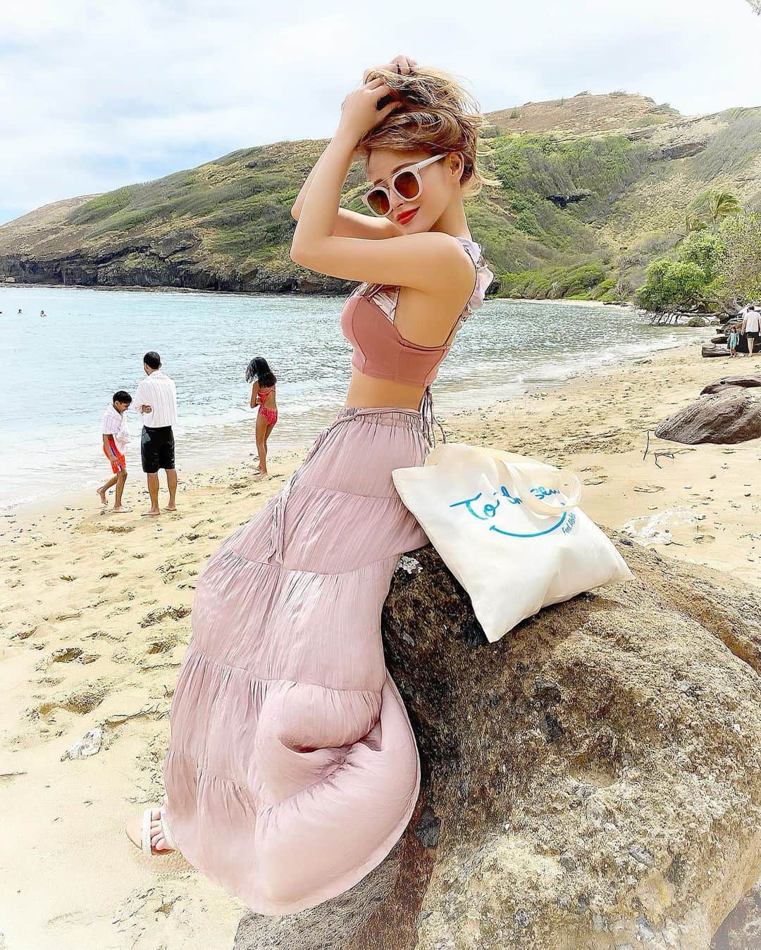 ririさんのインスタグラム写真 - (ririInstagram)「初🌺 #hanaumabay 🐬 海がキラキラすぎて🏖🥳✨ パワーが溢れてた🌺 あたしの元気の源🐸🌺✨ #love #happy #beach #sea #totheseahawaii  #fashion  #resort #coordinate  #hawaii」3月11日 4時08分 - riri.ribon