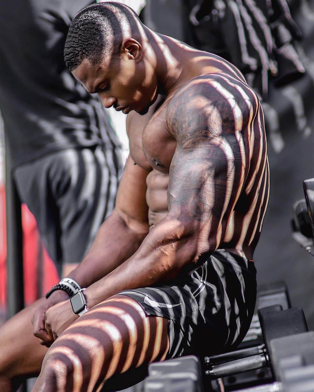 Simeon Pandaさんのインスタグラム写真 - (Simeon PandaInstagram)「Almost 20 yrs training with no breaks, don’t wish for it, earn your stripes. ⁣ ⁣ I want to help you train! Download my routines at SIMEONPANDA.COM or visit my YouTube Channel: @simeonpanda for FREE diet tips and training routines⁣ ⁣ Follow @innosupps ⚡️ for the supplements I use👌🏾⁣ ⁣ 📸 by @bryanwesleywilliams⁣ ⁣ #simeonpanda」3月11日 4時31分 - simeonpanda