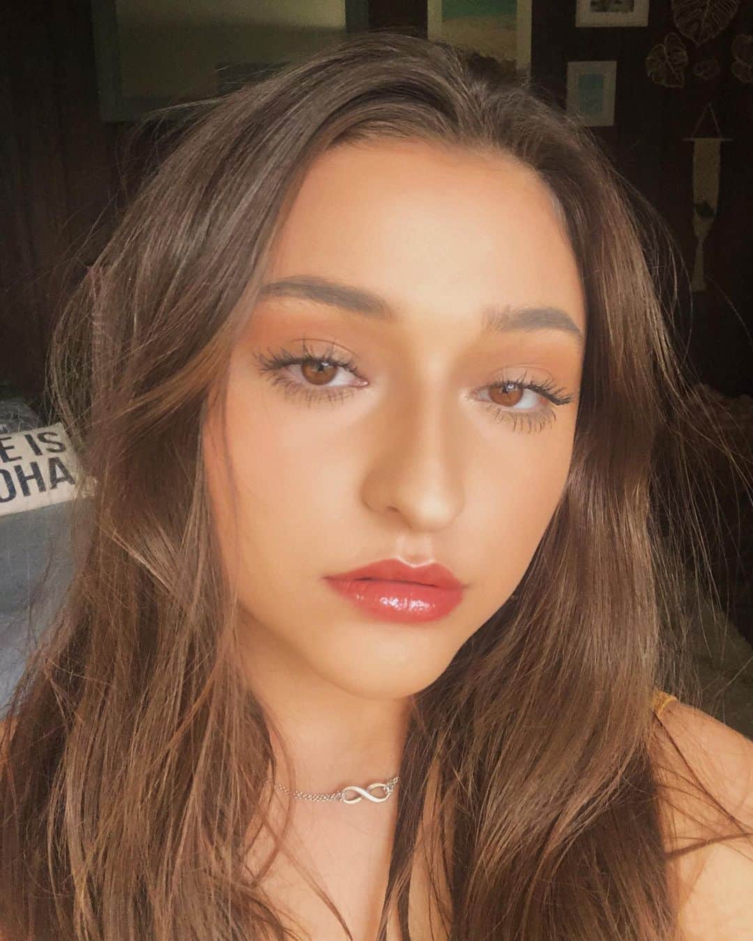 テイラー・グラブスのインスタグラム：「i cant get enough of @colourpopcosmetics new lux gloss😚」