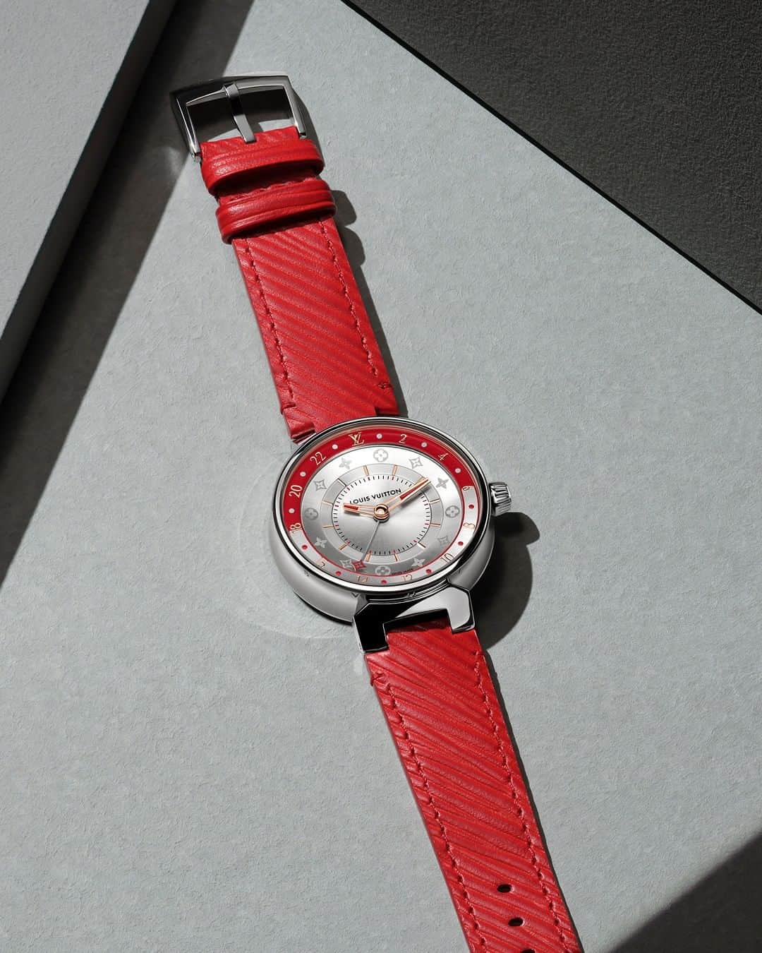 のインスタグラム：「Creativity through craftsmanship. #LouisVuitton  continues a tradition of exceptional watch design with the launch of Tambour Moon Dual Time. Learn about the new GMT watches for men and women via link in bio.」