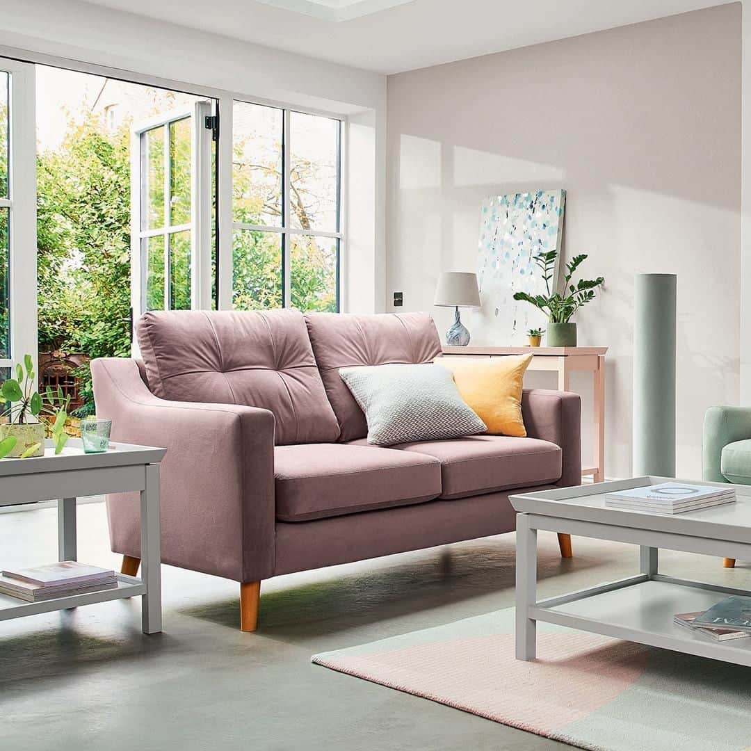 ローラアシュレイのインスタグラム：「"When planning out your interior design, start with your floor plan and outline the configuration and flow of the room. Remember to plan for practical things like seating numbers and storage requirements." Head to our blog for more expert tips from our Laura Ashley interior design team.」