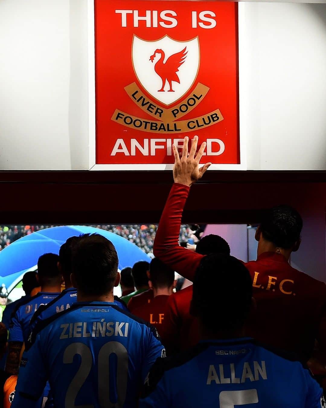 リヴァプールFCさんのインスタグラム写真 - (リヴァプールFCInstagram)「Tomorrow... 👊🔴 #LFC #LiverpoolFC #Liverpool #UCL #ChampionsLeague #Anfield」3月11日 5時45分 - liverpoolfc