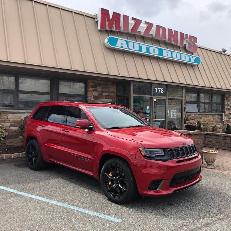 CarsWithoutLimitsさんのインスタグラム写真 - (CarsWithoutLimitsInstagram)「Before & After • 2019 Jeep Grand Cherokee Trackhawk restored back to factory spec. @mizzonisautobody  is Certified FCA collision repair center. #carswithoutlimits #jeep #trackhawk」3月11日 6時26分 - carswithoutlimits