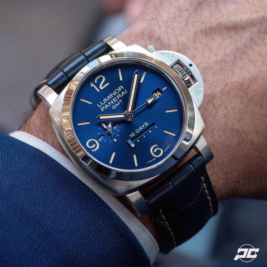 パネライのインスタグラム：「Hard to not fall in love with the #Panerai #PAM986 10 Day GMT with blue dial. This piece was a special one made for Miami Design District. Love it or Pass? #paneraicentral」