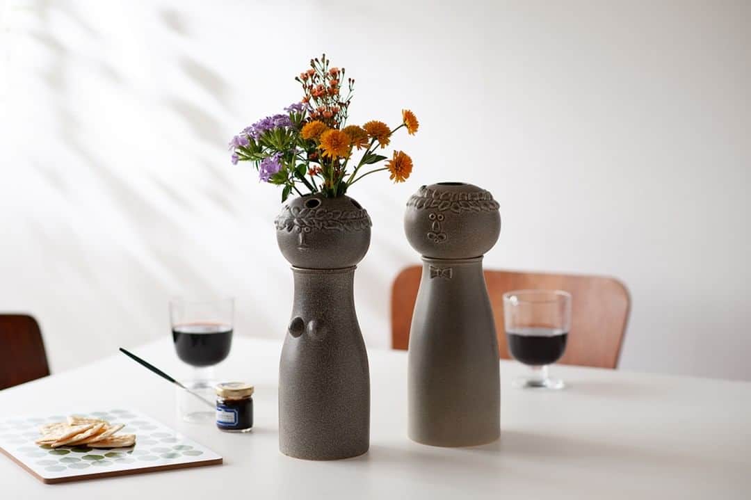 キナリノさんのインスタグラム写真 - (キナリノInstagram)「. プレゼントにもおすすめ＊素敵な「花瓶(フラワーベース)」特集 . 一角にちょこっと飾るだけでも、お部屋に季節感をもたらしてくれるお花。せっかくなら花瓶にもこだわって、よりお部屋を素敵に演出してみませんか？そこで、気分が高まる素敵なフラワーベースを素材別にご紹介します 画像は、フリーデザイン（@freedesign_jp）さんより。 . https://kinarino.jp/cat2/38953 . ▶︎こちらの記事はキナリノアプリのトップページで掲載中です。 ▶︎ダウンロードはプロフィールリンクから(@kinarino_official) . #フラワーベース #花器 #花 #花のある暮らし #インテリア #シンプルインテリア #ナチュラルインテリア #スティグリンドベリ #北欧雑貨 #北欧インテリア #flowervase #interior #StigLindberg #丁寧な暮らし #暮らし #キナリノ」3月11日 7時01分 - kinarino_official