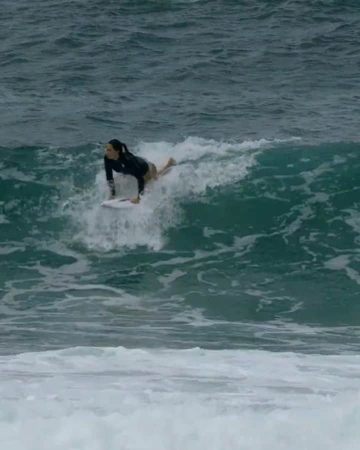 マリア・マニュエルのインスタグラム：「new board feeling > @billy_leepope @dhdsurf」