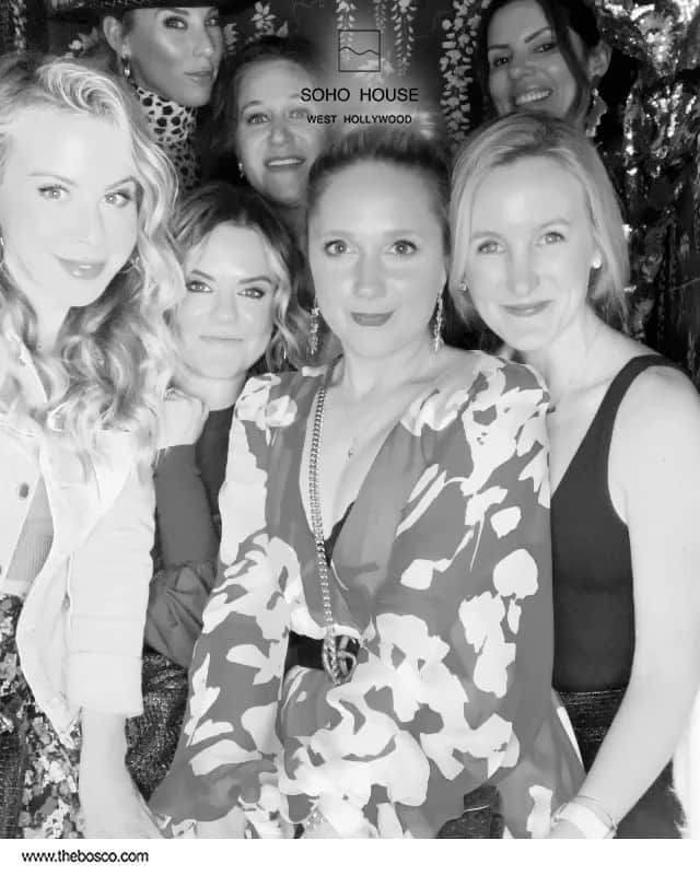 タラ・リピンスキーのインスタグラム：「My tribe. One of the things I’m most grateful for in my life. The older I get the more I realize the importance of women friendships. It’s not just friendship, it’s sisterhood. I would be lost without them. @chelseakruse @legallyallie @kerrycole15 @debsvarc @kellihurley5 Billie (Missing @amandakoch21 @dtlally @jillmordy) #tribeof10 #friendship #mygirls」