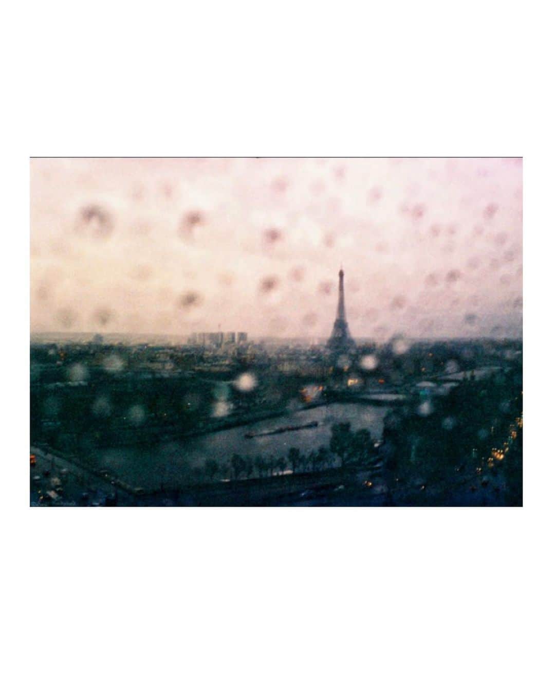 のインスタグラム：「Paris @supremenewyork  @thenorthface」