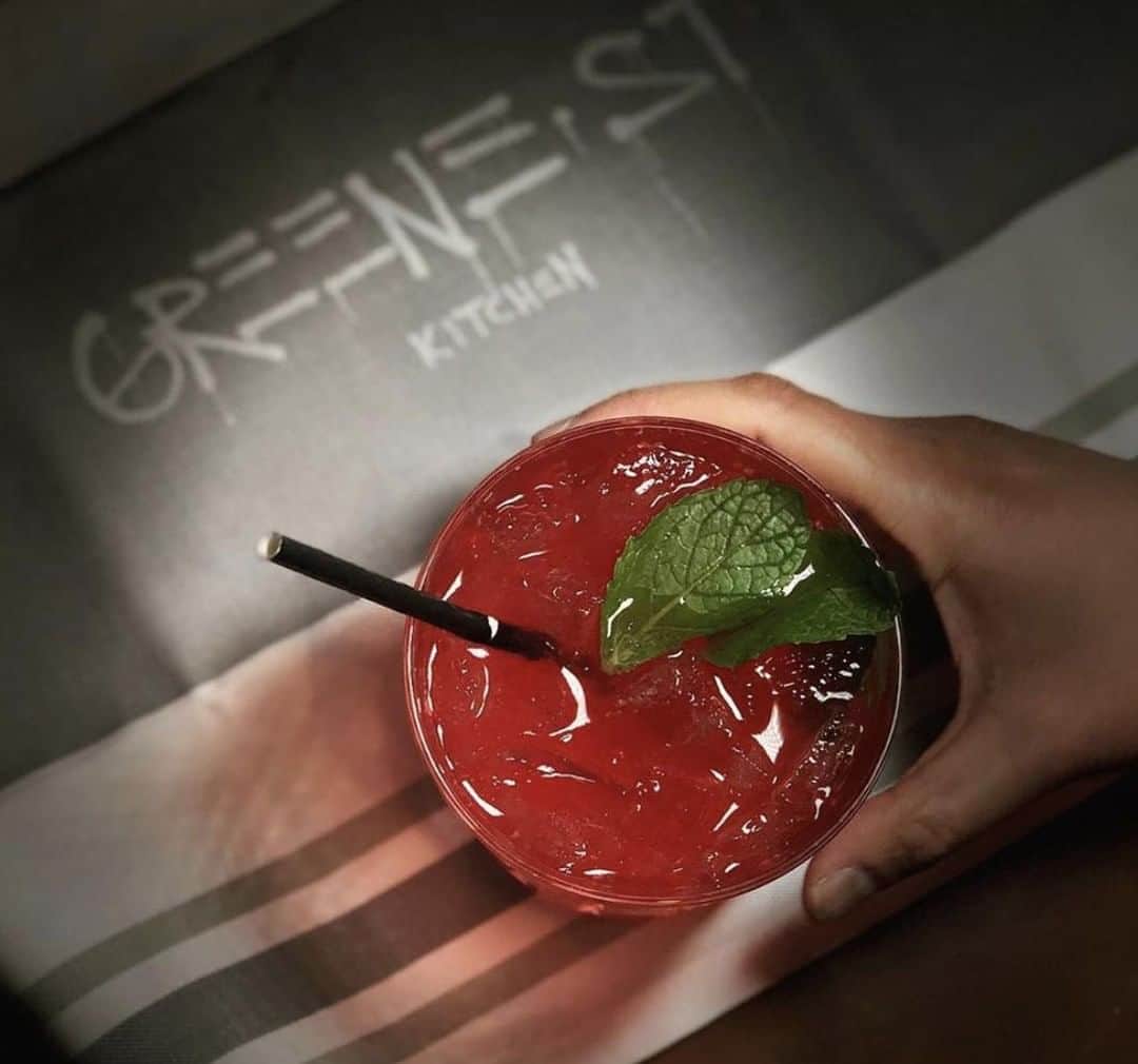 Palms Casino Resortのインスタグラム：「Drink happy thoughts. @greenestkitchen  Photo by: @musttrynext」