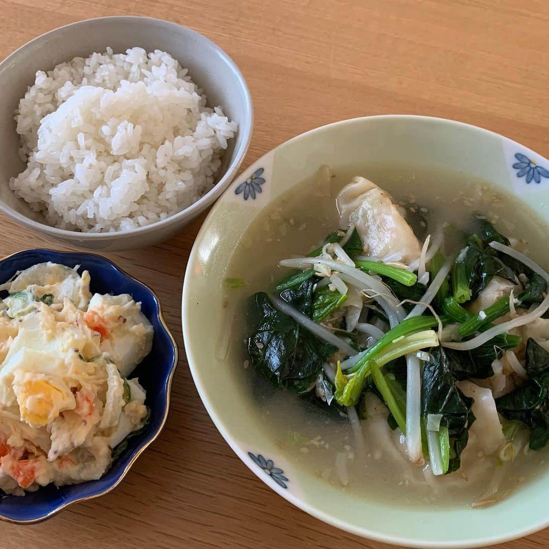 桜井未来さんのインスタグラム写真 - (桜井未来Instagram)「市販の餃子を使って餃子スープに🥟 簡単ランチ🍽 ・ ・ ・ ・ #女の子ママ #ママ #baby #ママ友募集 #赤ちゃんのいる生活 #ママサークル #ママイベント #ママ会 #都内ママ #ベビスタグラム #mamagirl #ベビフル #コドモダカラ #コドモノ #ママリ #親バカ部 #新米ママ東京部 #ベビモ #みきてぃー食堂 #料理 #手作り料理」3月11日 9時09分 - miki.sakurai0214