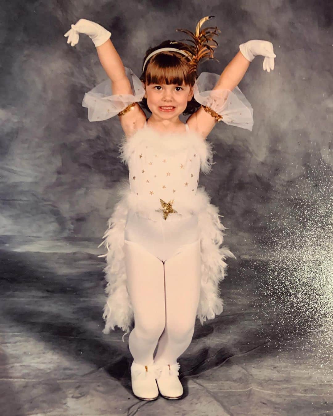 ケイトリン・ホワイエクさんのインスタグラム写真 - (ケイトリン・ホワイエクInstagram)「We do love a good “off-white” moment! 😉 Tap-danced my way through this Tuesday like little K Haw did years ago! . . #tap #tapdance #dance #icedance #figureskating #kaitlinhawayek #hawayekbaker」3月11日 9時03分 - kait_hawayek