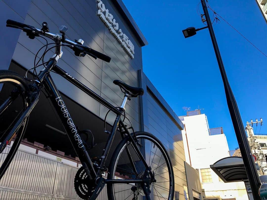 平田亮介のインスタグラム：「🚲🚲🚲 早起きして天気がいいからちょっと長めのサイクリング🚴🏻‍♂️ いい汗かいた💦💦 #louisgarneau #airzoomgeneration  #15kmくらい #約1時間  #クロスバイク #クロスバイクのある風景  #スナップ写真風 さぁ皆さん今日も一日頑張りましょう！！ #コロナに負けるな」