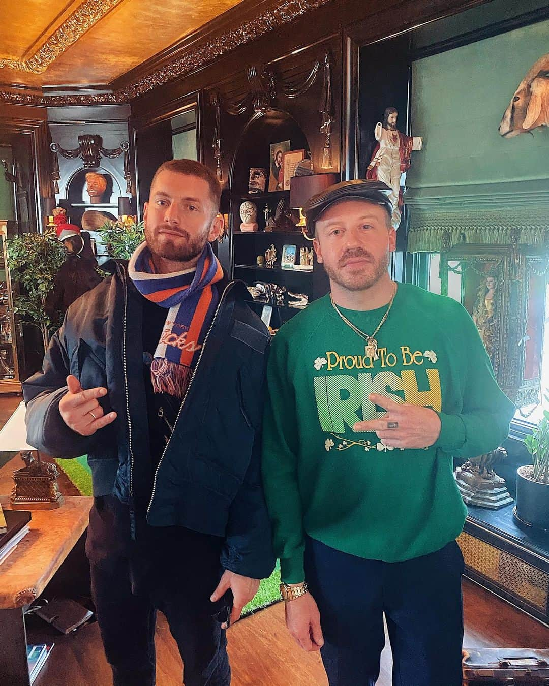 マックルモアーさんのインスタグラム写真 - (マックルモアーInstagram)「Tapped in with my long lost distant cousin I didn’t know I had till he came to the crib. 💿on the way @marcebassy」3月11日 9時29分 - macklemore