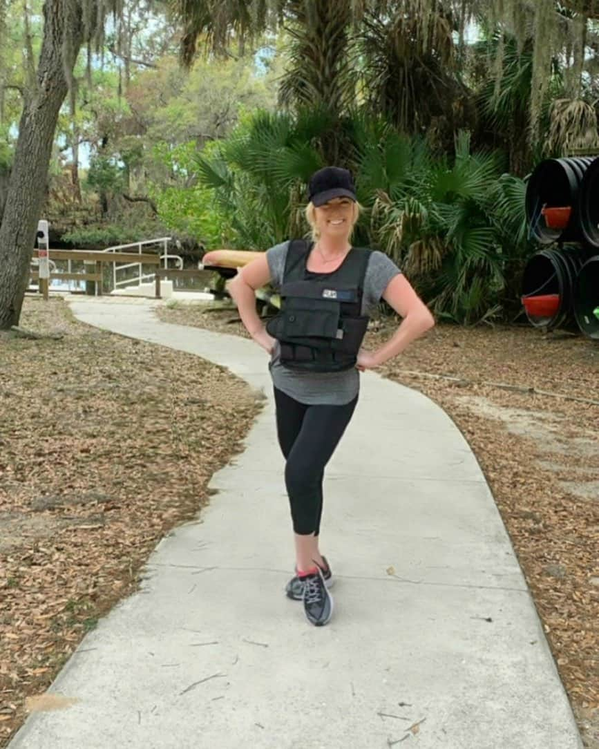 ケイディー・デニーのインスタグラム：「Wow wow wow!!!! I’m so proud did a lot of hard work running the trails of @oscarscherersp 😅💪🏼😍 I had so much fun!!!! #weightedvest」