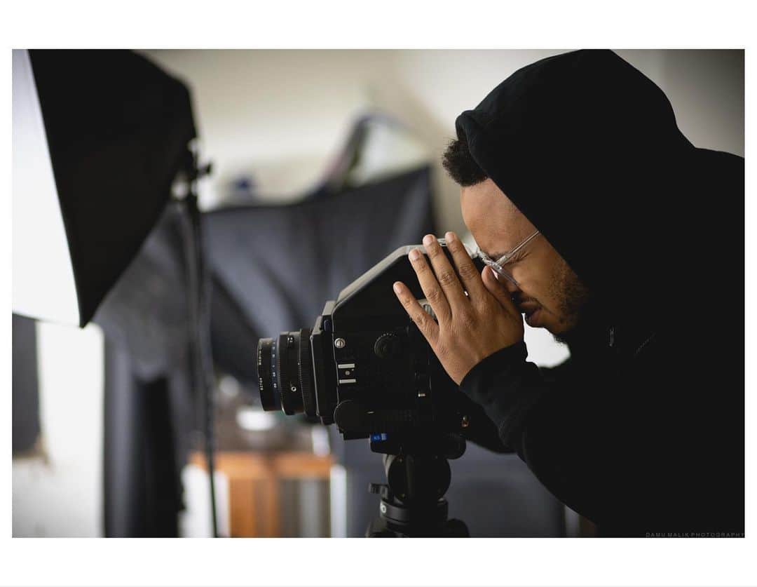 ユージン・バードのインスタグラム：「Caught in my element with my love. Thanks @damu_malik_photo. Working on something. #photography #mediumformat #filmisnotdead」