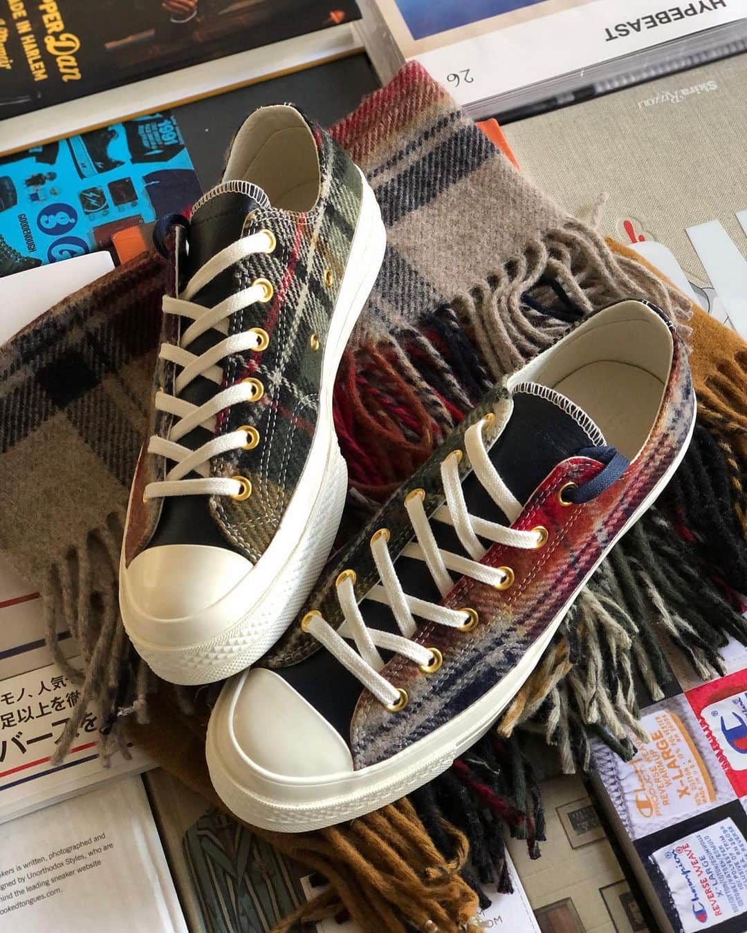 Mr. Tyさんのインスタグラム写真 - (Mr. TyInstagram)「Paired a couple of @pendletonwm scraps I found at the Pendleton Mill with a navy leather tongue and heel stay for this pair of @converse 70s lows.  @converse_style #ct70 #theshoegame #taylorgang #sneakerfreaker #kicksonfire #complexkicks #70s #ijustlikeshoes #converse #allstar #allstars #chucks #lifeinchucks #instachucks #conversestyle #lovemychucks #1970schucks #conversefamily #チャックテイラー #pendleton #chucktaylors #チャックテイラー70s #converse70s #weareallstars #pendletonblanket #sneakeraddict」3月11日 9時54分 - regularolty