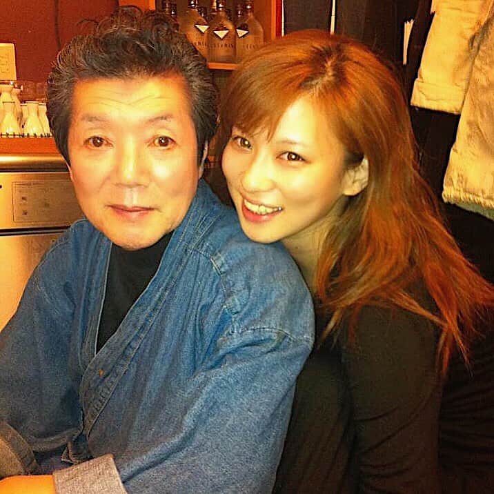 長谷川唯のインスタグラム：「・ ・ 2012年に被災地へ行き自分の目でみた風景は言葉にはならないほどの想いが込み上げてきた。ボランティアで行った私なのに、被災者の皆さんが一つになり力を合わせてるところを見て逆にパワーを貰った。 ・ ・ 石巻市でお世話になったのりパパ元気にしてますか？のりパパは震災後一番早くお店を再開した方で一からお話を聞いて涙がとまらなかった。。こんな私でも何か誰かのために少しでもいいから役に立ちたい！ ・ ・ なにより目にしてみてよかった。東日本大震災から9年。でもまだ四万人の方が避難しているみたいです。 ・ ・ 現地の頑張ってるみなさんに届けたい。3.11を検索して寄付しましょう！いま、私達ができる事から。🇯🇵 ・ ・ #検索は応援になる #東日本大震災 #311」