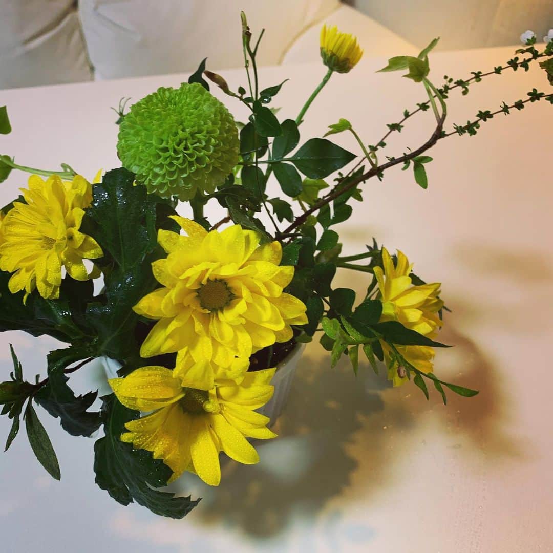 坂田麻衣のインスタグラム：「母と生け花💐 #生花」