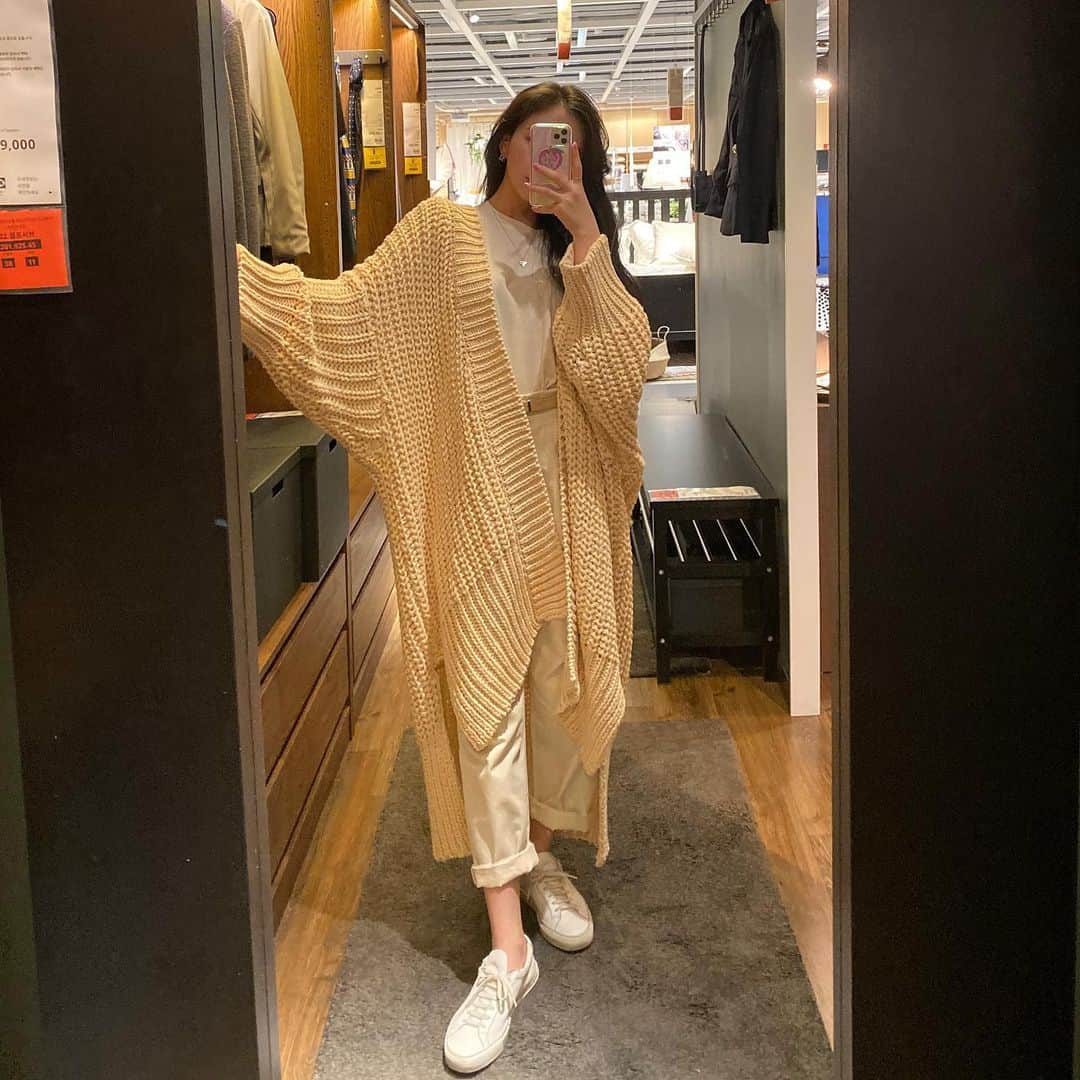 Chuuのインスタグラム：「강추해요!!!👍👍여리여리핏이 연출되는 롱가디건💓 간절기에 툭 걸려주면 어디에도 어울려요✨✨ #chuuseoul」