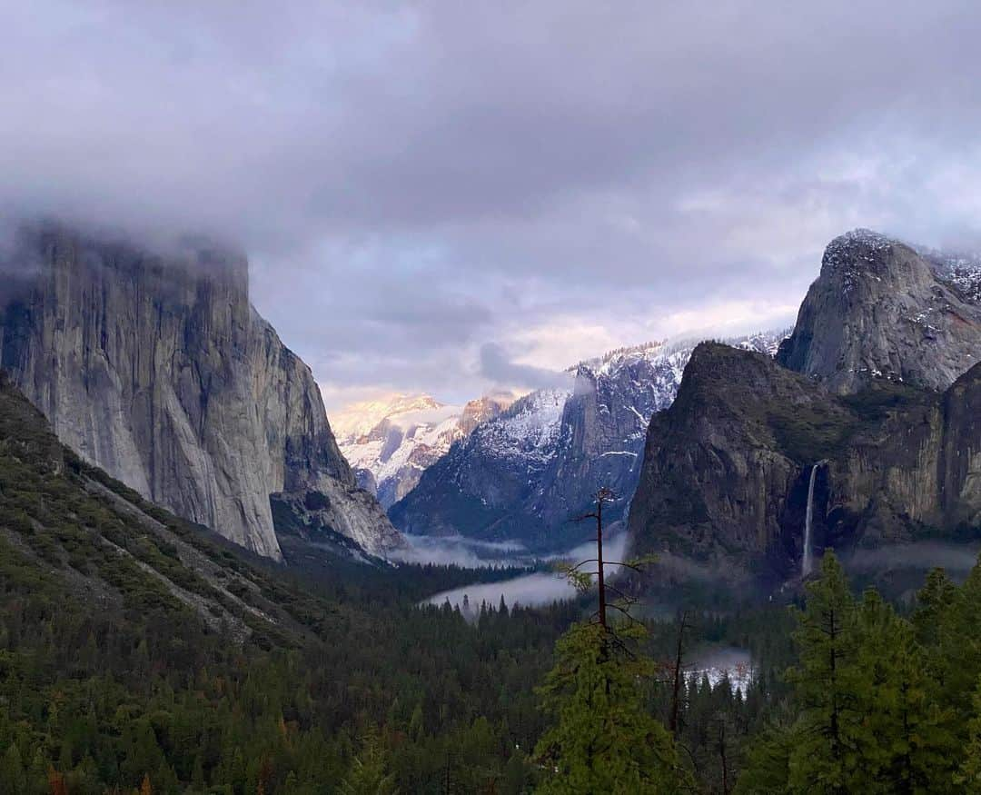 ベス・ロッデンさんのインスタグラム写真 - (ベス・ロッデンInstagram)「Always hard to leave, always a treat to return.✌️out Yosemite, here’s to hoping the mosquitos aren’t quite in full force when we return. // @outdoorresearch @metoliusclimbing @touchstoneclimbing @bluewaterropes @ospreypacks @skinourishment @clifbar @lasportivana #orambassador」3月11日 21時30分 - bethrodden