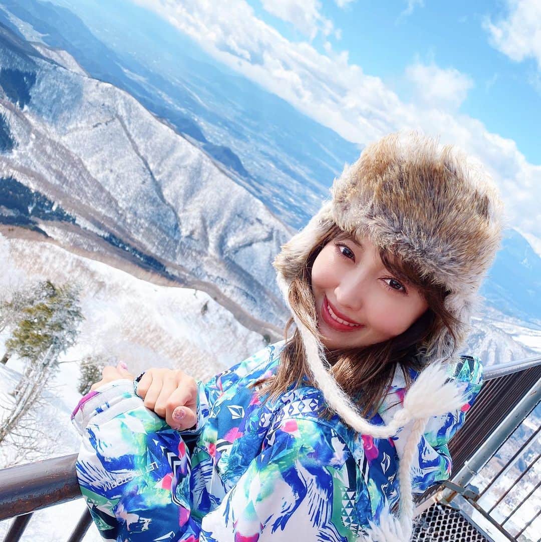 佐達ももこさんのインスタグラム写真 - (佐達ももこInstagram)「撮影でゲレンデに来てるよ🏂﻿ ﻿ １年ぶりのスノボは﻿ ブランクありまくりだけど﻿ たんのしーーー🥺❄️﻿ ﻿ 帰るまでに上達するぞ💪💪💪﻿ ﻿ しかし今年は雪が少ないね☃️笑﻿ ﻿ ﻿ #ゲレンデ#スノボ#スノボー女子#スノボ女子#snowboarding」3月11日 20時05分 - sadamomodayo