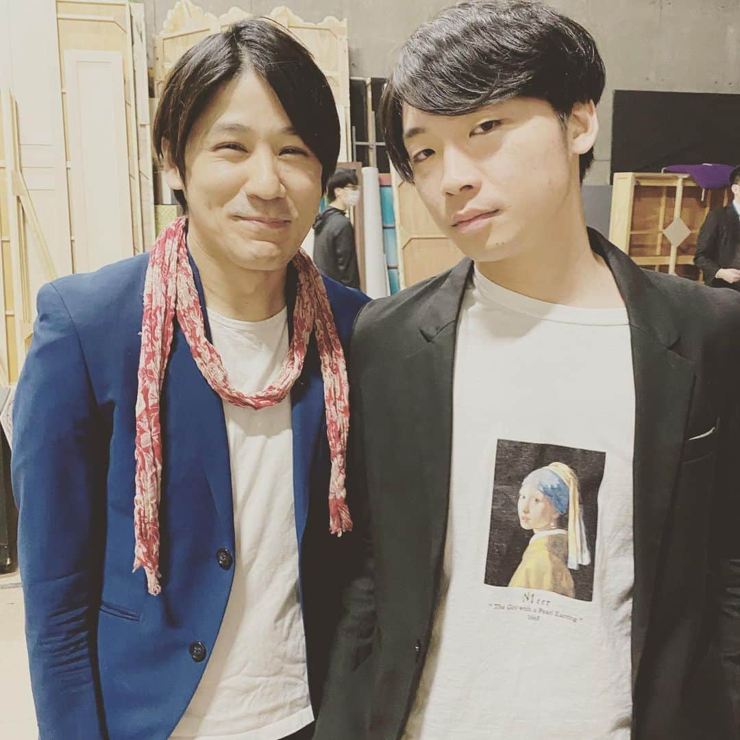 武智正剛さんのインスタグラム写真 - (武智正剛Instagram)「先日のなんばグランド花月の生配信の舞台裏の様子です。 #コロナウイルスの影響で舞台は休演 #でも生配信をyoutubeで発信し続けてます #お家で時間ある方は毎日やってるので見てください #コロナなんかに負けへんぞ #今のうちにありネタの整理 #新ネタ作り #体力づくり #行かなあかん病院 #部屋の片付け #爪切り #目薬入れる #。。。息する #頑張るぞ！！ #スーパーマラドーナ武智 #アインシュタイン #さや香 #スマイル #まるむし商店東村さん #メッセンジャー相原さん #新喜劇のエース達」3月11日 20時05分 - supamaradonatake