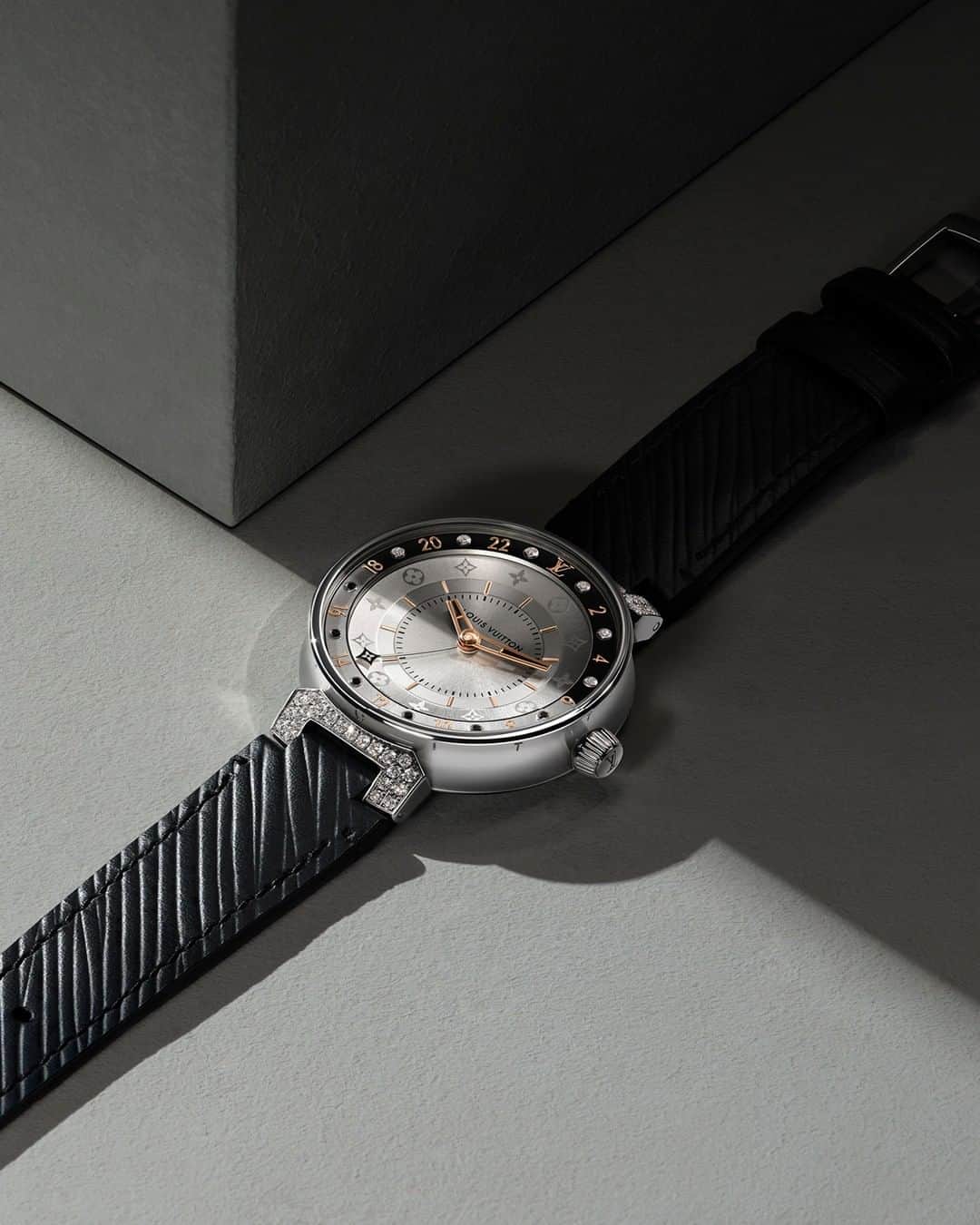 のインスタグラム：「Ultimate elegance. #LouisVuitton’s Tambour Moon Dual Time Collection comes in a range of sizes and finishes as well as a palette of interchangeable straps. Discover the new GMT watches via link in bio.」