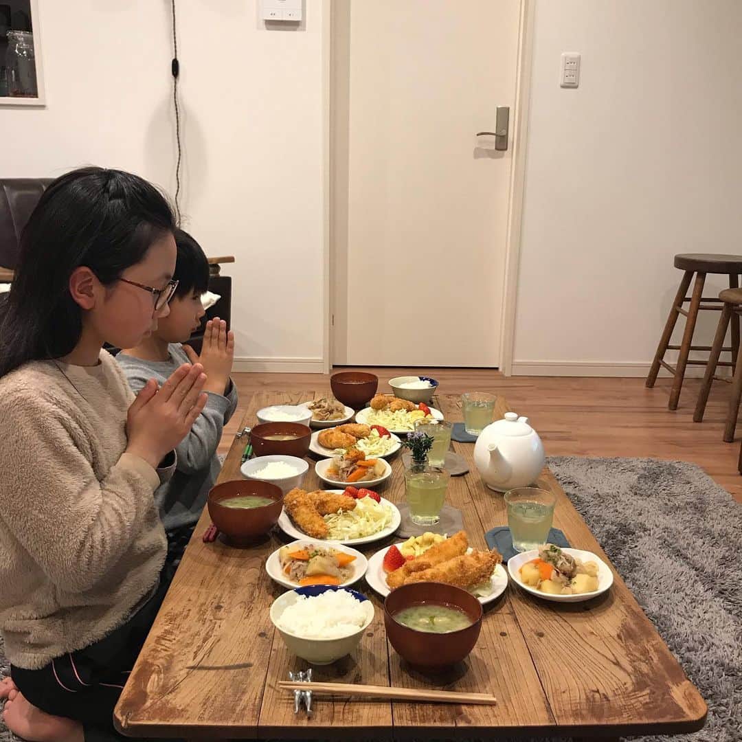 Ayakoのインスタグラム：「2020.03.11 ・ ・ こうして家族皆で食卓を囲める日々に感謝。 いつもそばにいてくれる家族に感謝。 支えてくれる両親に感謝。 笑い合える友達に感謝。 ・ ・ 今も大変な時期だけど、頑張って乗り越えようと改めて思った日。 ・ ・」