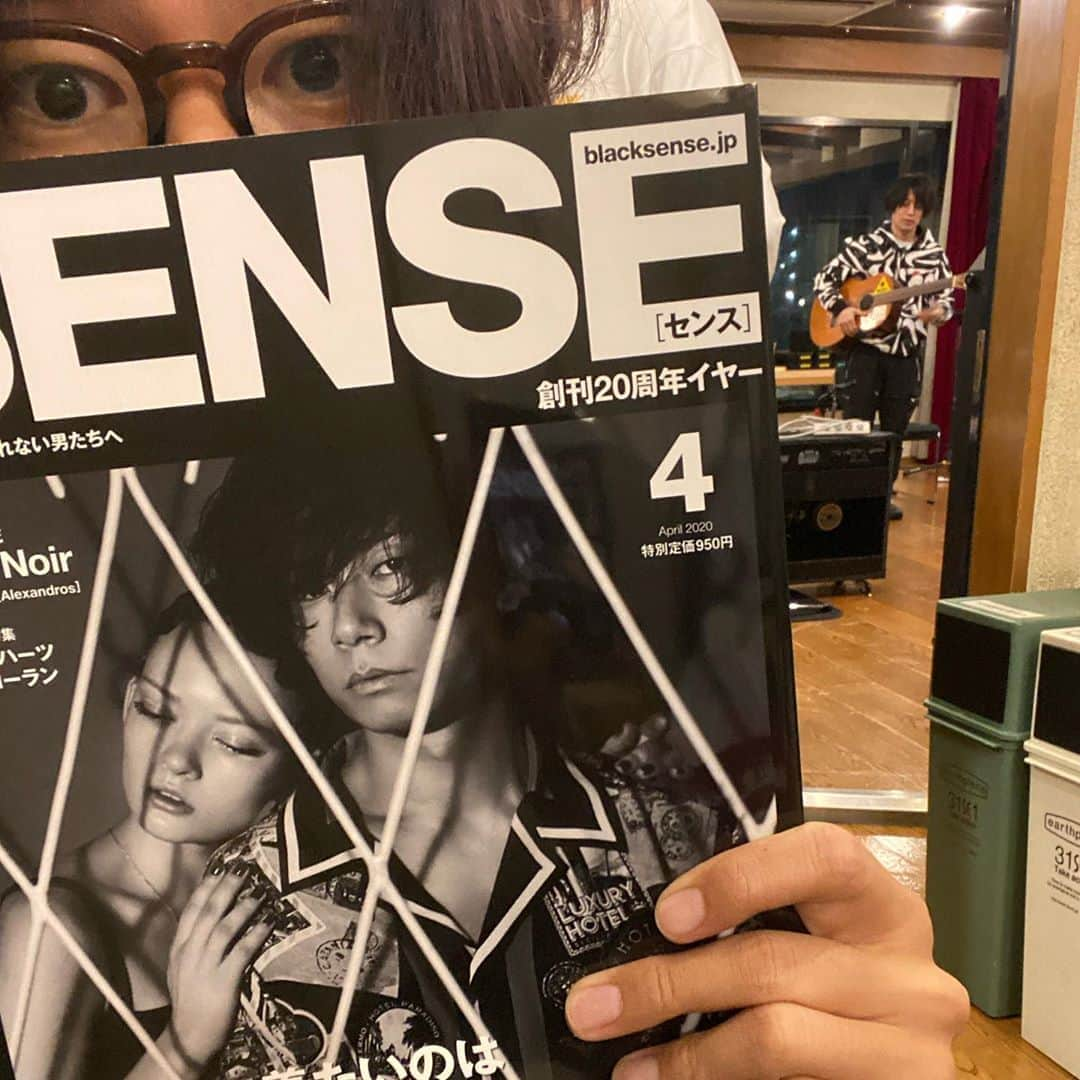 川上洋平さんのインスタグラム写真 - (川上洋平Instagram)「手に入れた？  #sense #川上洋平 #目だけ #白井眞輝  #ミニ」3月11日 20時03分 - yoohei_alexandros