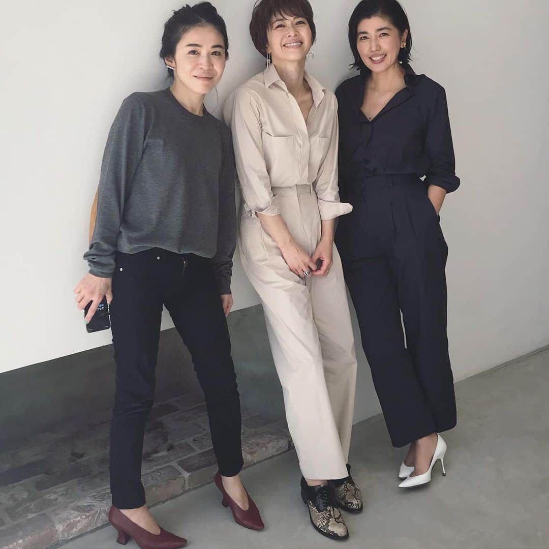 畑野ひろ子のインスタグラム：「今日は、@naoko.ts と @elura_official の撮影。 上がりが楽しみ❤  そして、今日の私服が @sakuraimick とセットアップ色違い😆朝、おはようー！って顔合わせて、あっ😂って。 @third_magazine と @mikomori_official のコラボセットアップ❤」