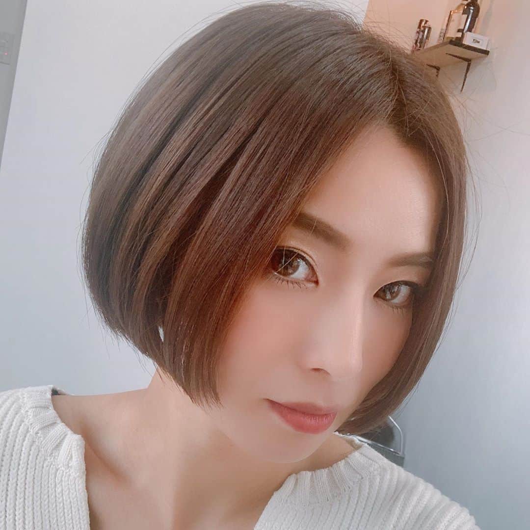 真崎ゆかのインスタグラム：「坊主やベリーショート時代にお世話になっていた美容室の谷口さんが、NYから帰国して今月原宿にサロンをOPENされました🙌 おめでとうございます😊 ・ またこれでいつでも安心して坊主できます👩‍🦲❤️笑 ・ @meytokyo  @hiro_tani_mey ・ #meytokyo #harajuku #hairsalon #美容室 #OPENおめでとうございます✨ #またそのうち刈ってもらいます #髪切りたい病再発です #ロングもしたいけどもう無理かも」