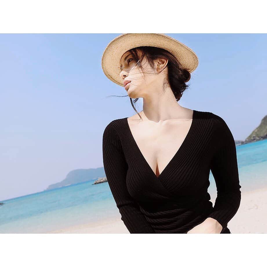 金城優華のインスタグラム：「約1年前﻿ ﻿ ﻿ あっという間。﻿ 野村誠一さんとレンズを通して﻿ 向き合った時間 あれは夢だったのかと﻿ たまに思う。﻿ ﻿ ﻿ また野村さんと撮れたらいいな﻿ ﻿ ﻿ ﻿ #金城優華﻿ #デジタル﻿ #グラビア  #写真集﻿  #水着 #沖縄 #島の華﻿  #一応、まだ発売中 #撮影﻿ #野村誠一  #instagood」
