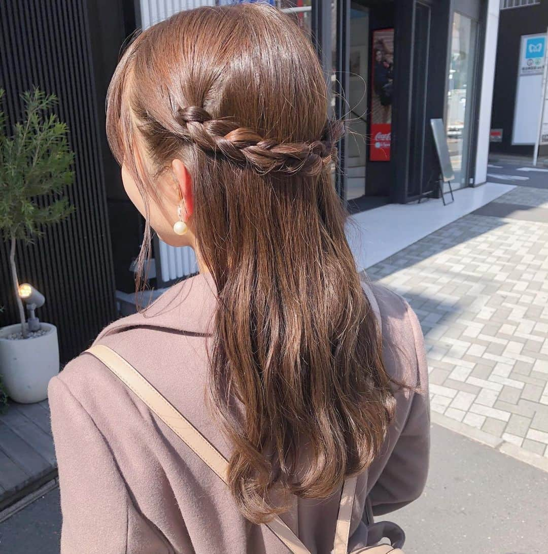 栗田麻理さんのインスタグラム写真 - (栗田麻理Instagram)「. 最近はこの三つ編みばかり👧 . この前 #logshibuya2 にて 髪色変えてもらいました＾＾ ありがとうございました☆ミ」3月11日 20時26分 - mk_1202_x