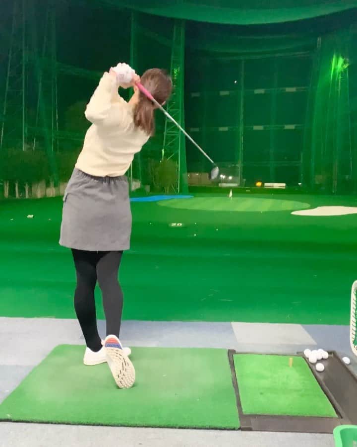 筒井萌子のインスタグラム：「* チカラを抜く為に8の字スイング練習⛳ 私は手元が浮いちゃう癖があるのでこの練習をしてます◡̈♥︎ ・ #筒井萌子 #女優 #actress #モデル #model #岡山  #shooting #instagood #instalike #converse #撮影 #followme #instalike #ゴルフ #ゴルフ女子 #ゴルフコーデ #골프 #좋아요반사 #좋아요그램 #좋아요환영 #데일리그램 #패션 #오오티디 #카페 #アルチビオ  #アルチビオカップ #archivio #archiviocup  #ゴルジョバ #ディズニーシー #v12」
