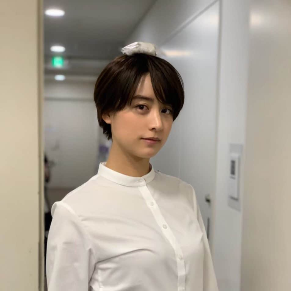 山本美月（スタッフ）さんのインスタグラム写真 - (山本美月（スタッフ）Instagram)「ランチ合コン探偵最終話まであと1️⃣日！  明日は日本テレビのスッキリ、バゲットに出演させていただきます✨ . スッキリ、バゲット、そしてランチ合コン探偵最終話ぜひご覧ください！  #山本美月 #山本美月スタッフ #ランチ合コン探偵 #いつかのオフショット #頭に大福乗せてドヤ顔ゆいか」3月11日 20時44分 - mizuki_staff