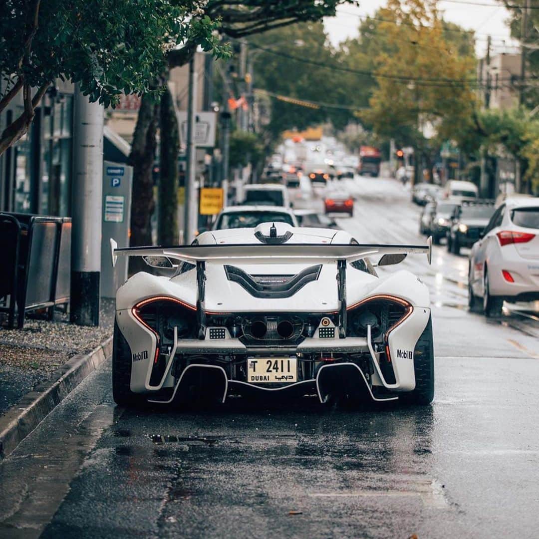 CarsWithoutLimitsさんのインスタグラム写真 - (CarsWithoutLimitsInstagram)「P1 GTR making a surprise appearance on the streets 🌧 Owner @duttongarage  #carswithoutlimits #mclaren #p1 #p1gtr」3月11日 21時03分 - carswithoutlimits