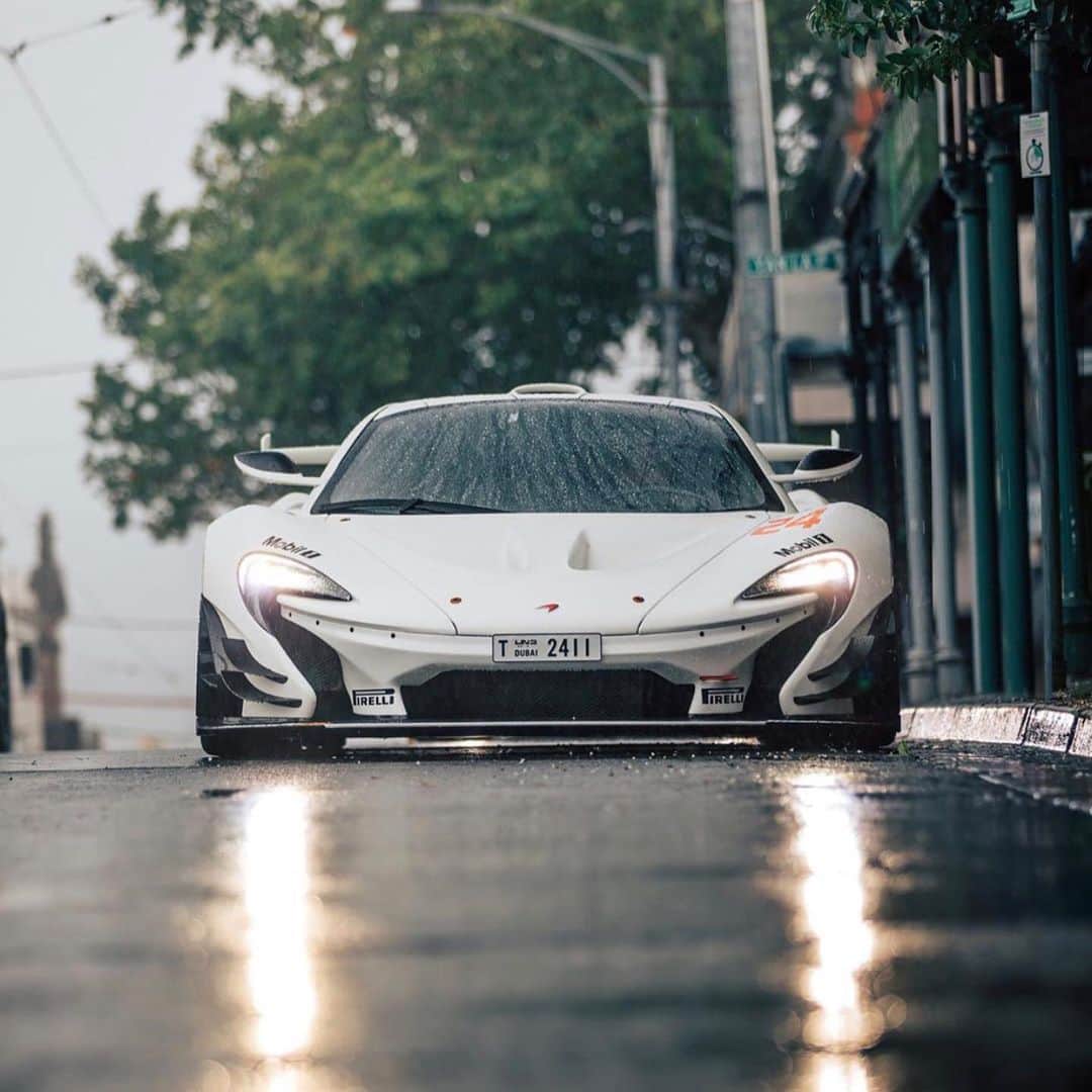 CarsWithoutLimitsさんのインスタグラム写真 - (CarsWithoutLimitsInstagram)「P1 GTR making a surprise appearance on the streets 🌧 Owner @duttongarage  #carswithoutlimits #mclaren #p1 #p1gtr」3月11日 21時03分 - carswithoutlimits