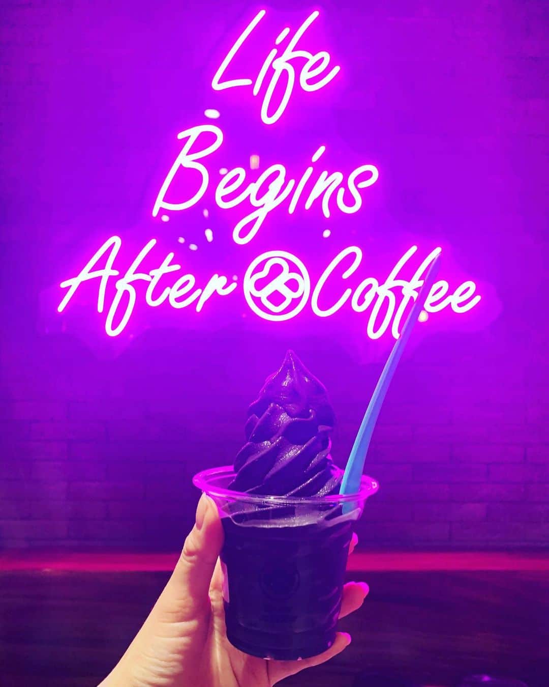 西内ひろさんのインスタグラム写真 - (西内ひろInstagram)「Let's eat🍝 ブラックマスカルポーネのソフトクリームがめちゃくちゃ美味しかった🍦 #cafe #icecream」3月11日 21時18分 - 0214hiro