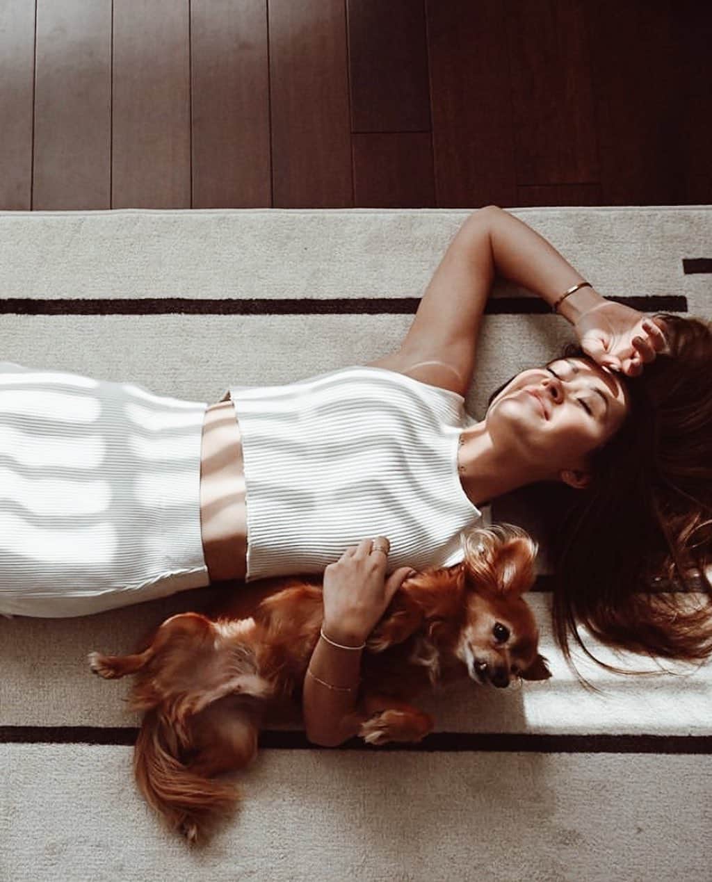 ジプシー05のインスタグラム：「The beautiful @caelynnmillerkeyes wearing our signature rib Lyon Muscle Tank and Jill Midi Skirt in white ✨Available now at therecommence.com #therecommence」