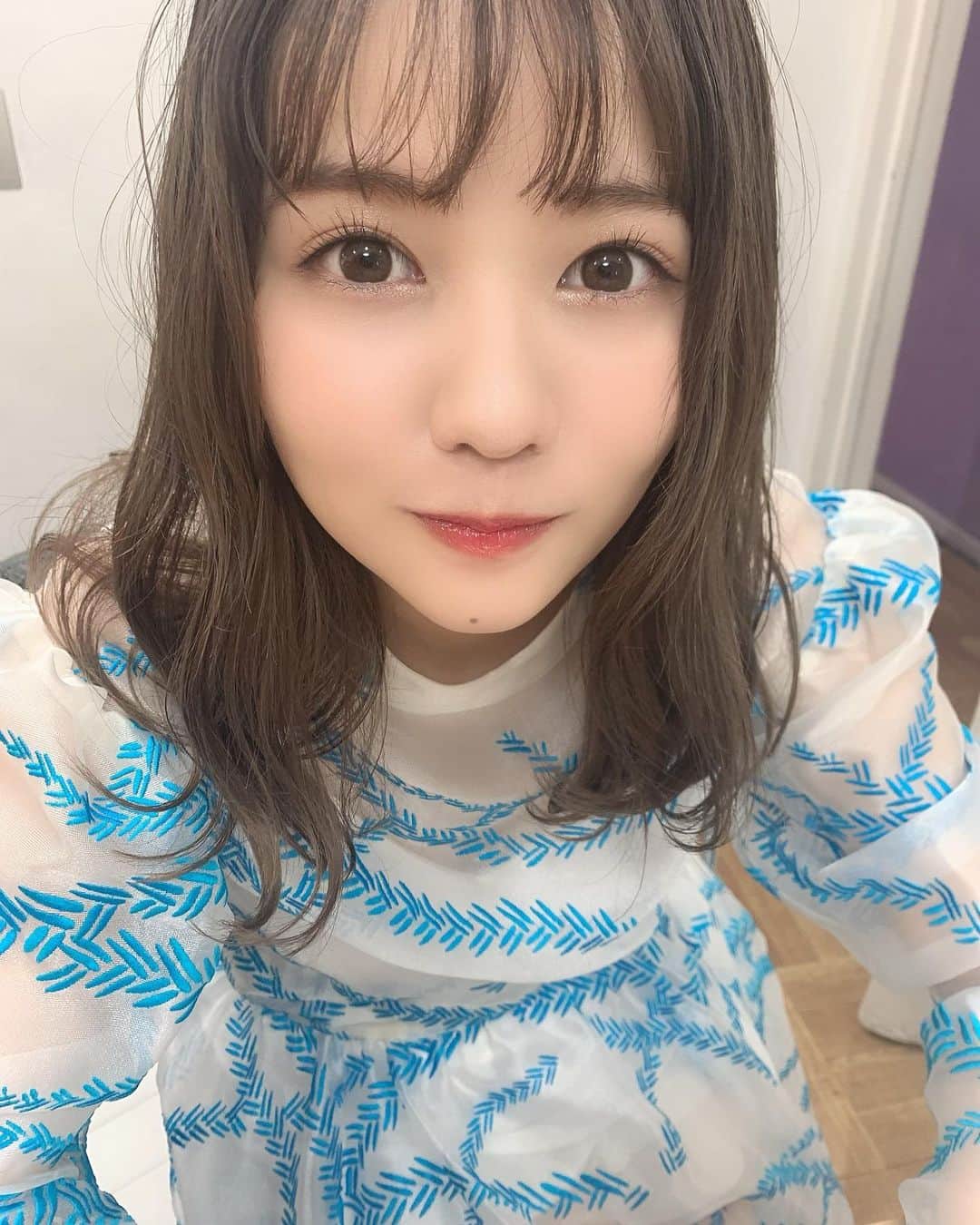 高橋有紀のインスタグラム：「#佐藤ノア魔法本　こっちのショットも好き💙発売してすぐ重版おめでとう💙 #hairmake #osakana_yuki  #佐藤ノア」
