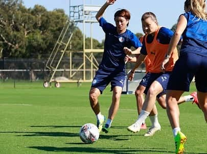 近賀ゆかりさんのインスタグラム写真 - (近賀ゆかりInstagram)「TRAINING ⚽️☀️ with @mizunofootball  今日は久しぶりに暑くなった！  #mizuno  #melbournecityfc 📸 @ayakurokawa_」3月11日 14時04分 - kingayukari2