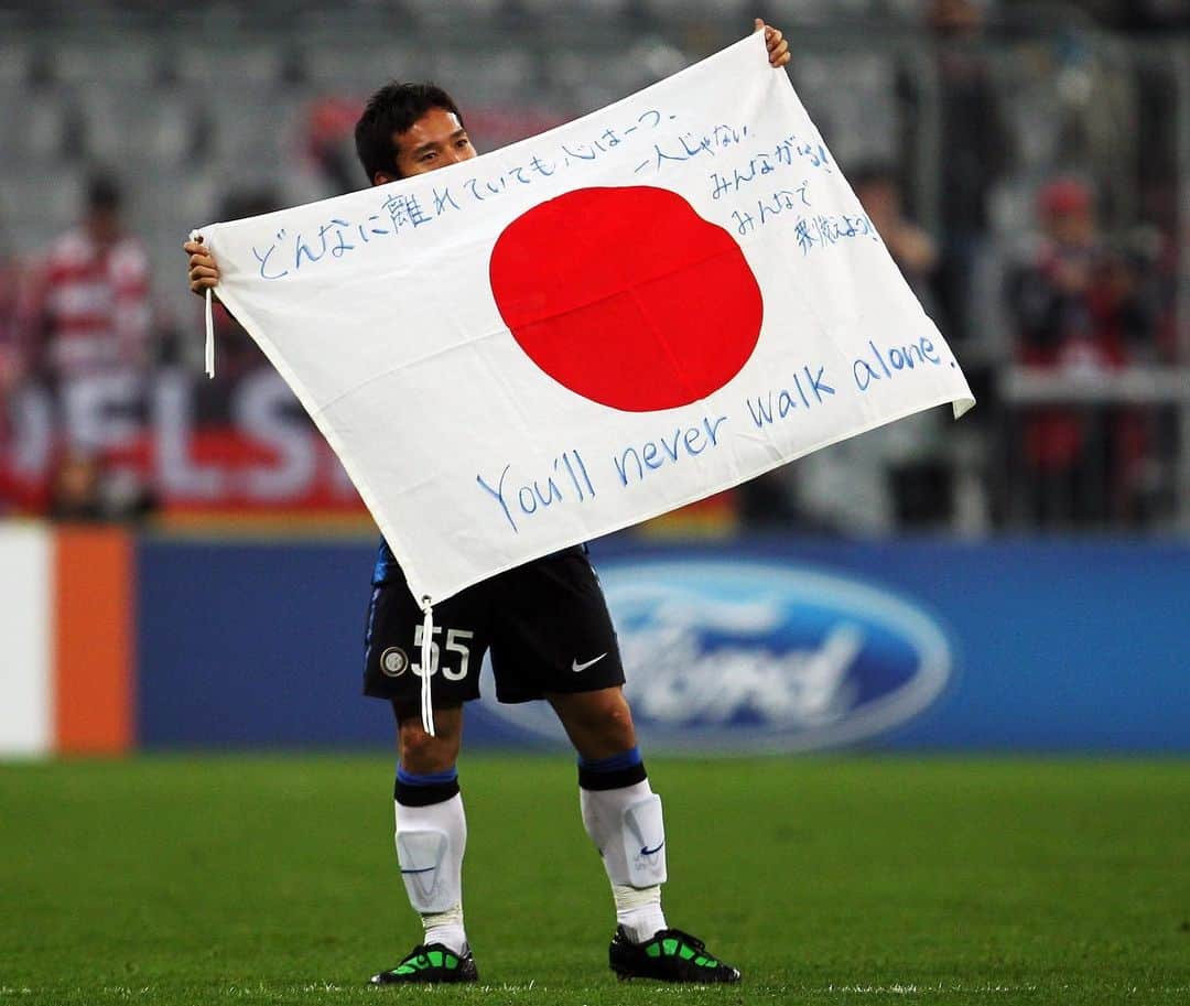 サッカーキングさんのインスタグラム写真 - (サッカーキングInstagram)「. 2020年3月11日 東日本大震災から9年が経ちます。  サッカー界では様々な形で支援活動やメッセージが示され、それに応える活動も行われました。  #3月11日 #311を忘れない #teamasone  Photo by Getty Images」3月11日 15時07分 - soccerkingjp