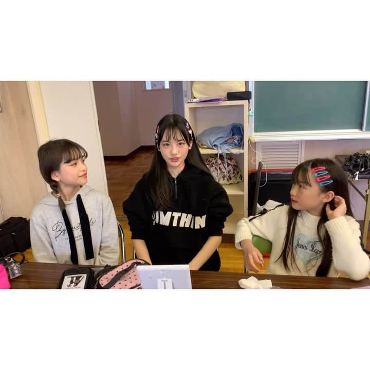 ニコ☆プチのインスタグラム：「ニコ☆プチ小学校の思い出🎞﻿ ﻿ ﻿ モノマネ三姉妹😂﻿ ﻿ ﻿ みんなの得意なモノマネ教えてー❣️﻿ ﻿ ﻿ ﻿ #ニコプチ﻿ #ニコプチ小学校﻿ #有坂心花﻿ #関谷瑠紀﻿ #あんな﻿ #戸倉しろやまテラス﻿ #モノマネ﻿ ﻿ ﻿ ﻿」