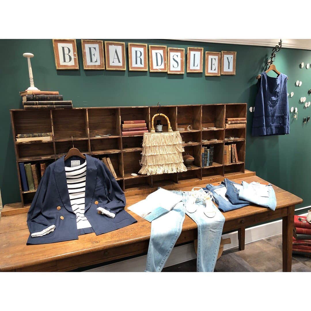 のインスタグラム：「【NEW OPEN】 . 本日3/11（wed）西武池袋店オープンしました。 . イタリアのサルディーニャ。 大人のバカンスを楽しんで。 . 西武池袋店では、 本日から3月15日(日)まで、パルグループアプリポイントが+10%になります。 . . ◽︎池袋西武百貨店のInstagramも開設。 @beardsley_ikebukuro . . . #beardsley #newopen #西武池袋本店」