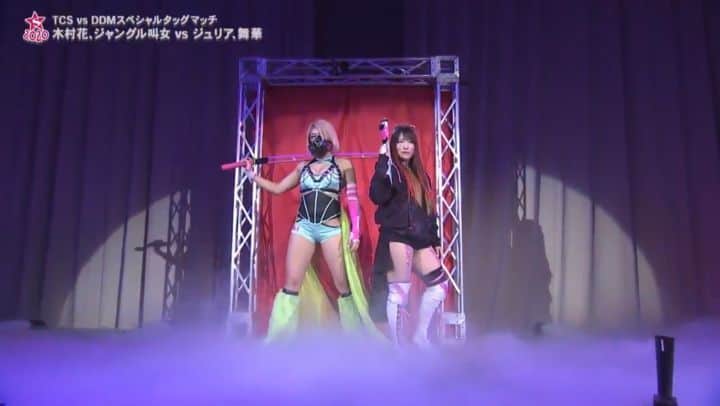 のインスタグラム：「Hana and Kyona's NO PEOPLE GATE entrance. Watch the full show for free on YouTube! . . #hanakimura #木村花 #junglekyona #stardomwrestling #worldwonderringstardom #terracehouse #wrestle1 #w1 #oedotai #wrestling #womenswrestling #womenswrestlingwednesday #prowrestling #wwe #roh #njpw #japan #lucha #luchalibre #wrestlingfan」