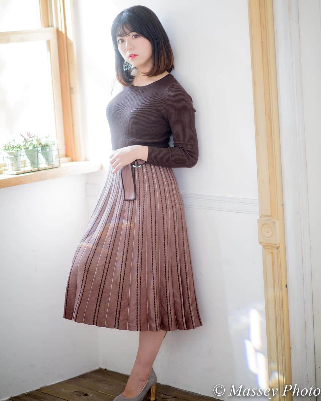 のインスタグラム：「. . . . 「STUDIO ECOLO GREEN SIDE」で撮った写真です。 モデルは、あみちゃんです。 It is a picture taken in the studio “STUDIO ECOLO GREEN SIDE”. Her name is Ami. . . #ポートレート #ポートレート女子 #ポートレートモデル #ポートレート撮影 #ポートレート部 #ポートレイト #ポトレ #被写体 #モデル #被写体モデル #写真部 #東京カメラ部 #サロンモデル #美脚 #撮影会モデル #撮影会の女神さま #portrait #excellent_portraits #girlsphoto #cute #lovers_nippon_portrait #portrait_perfection #portraitphotography #japanesegirl #japanesemodel #model #tokyogirl #모델촬영 #인물사진」