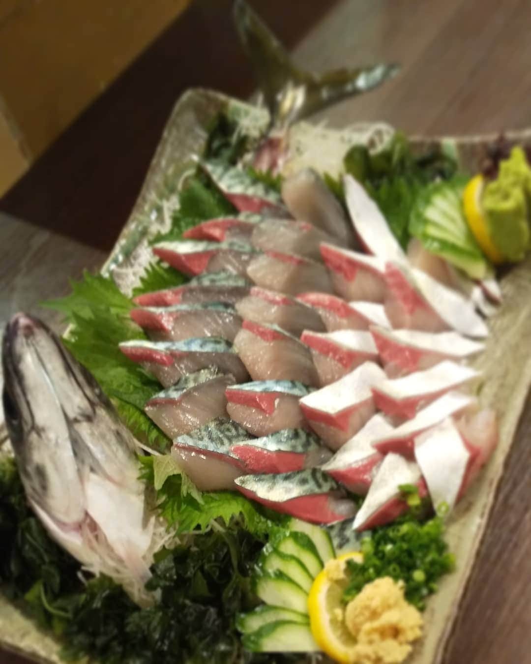 九州うまか 北浜店のインスタグラム：「豊後サバの姿造りでございますよ。  #九州うまか#九州うまか北浜店#北浜#淀屋橋#天満橋#京橋#肥後橋#堺筋本町#大阪#大阪グルメ#居酒屋#日本酒#焼酎#純米#泳ぎイカ#もつ鍋#九州料理#九州#博多#福岡#鹿児島#宮崎#佐賀#長崎#大分#熊本#肉#鯖」
