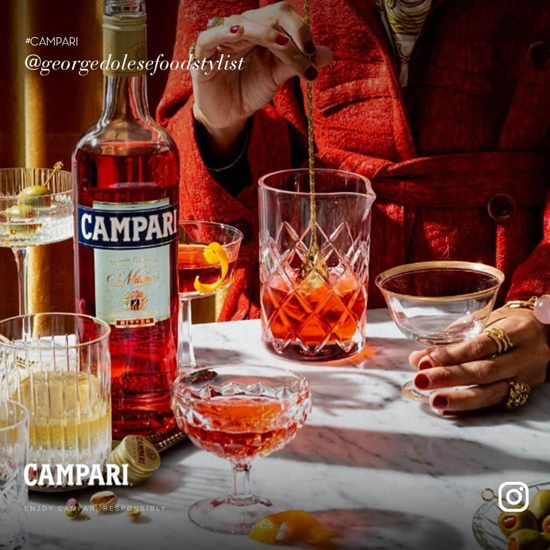 Campari Japanさんのインスタグラム写真 - (Campari JapanInstagram)「@georgedolesefoodstylist は、カンパリの華やかさと時代を超えたエレガントさを演出するカクテル。⁠ ⁠ #CAMPARI #アペリティーボ #カンパリレッド #Negroni #ネグローニ #イタリア #カクテル #cocktail #mixology #ミクソロジー #ミラノ #drinks #食前酒 #カンパリ #リキュール #お酒好きな人と繋がりたい #バーテンダー #bar #お酒  #レシピ  #ネグローニツイスト #160周年 #エレガント」3月11日 18時01分 - camparijapan